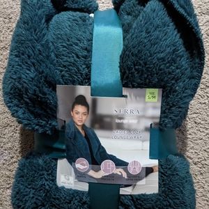 NWT fleece wrap S